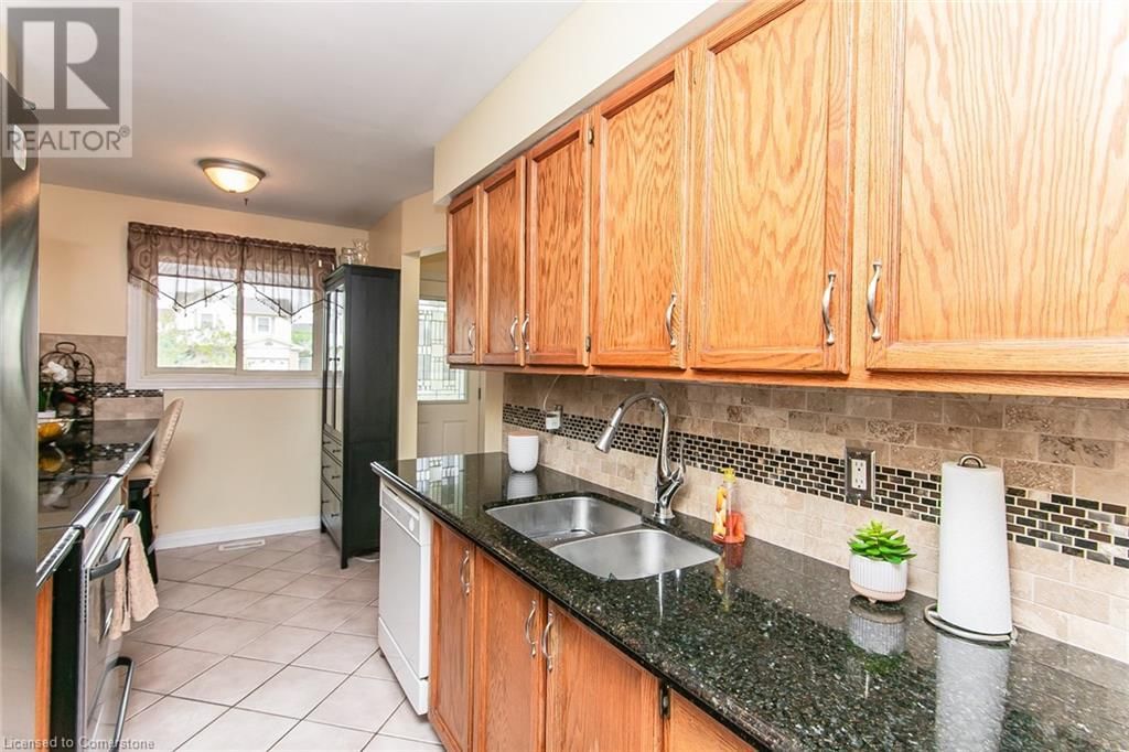 586 DRUMMERHILL CRESCENT Image 10