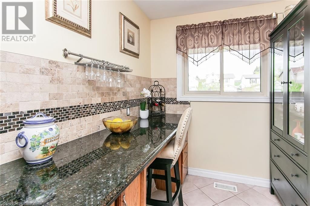 586 DRUMMERHILL CRESCENT Image 12