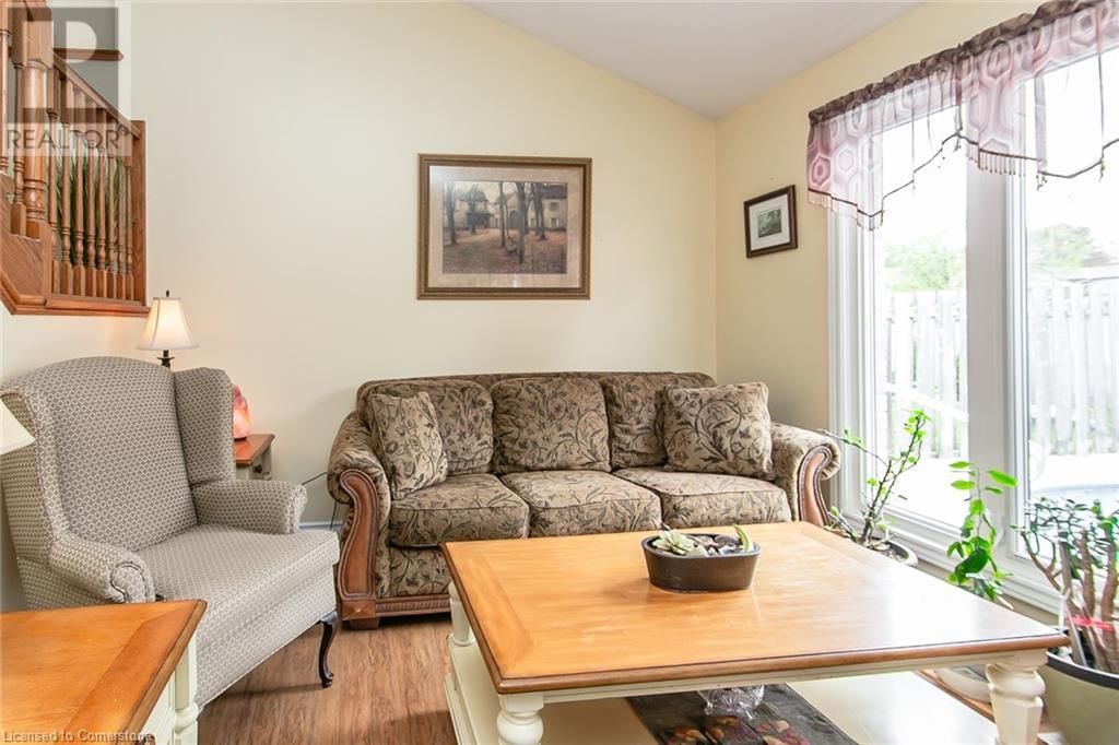 586 DRUMMERHILL CRESCENT Image 18