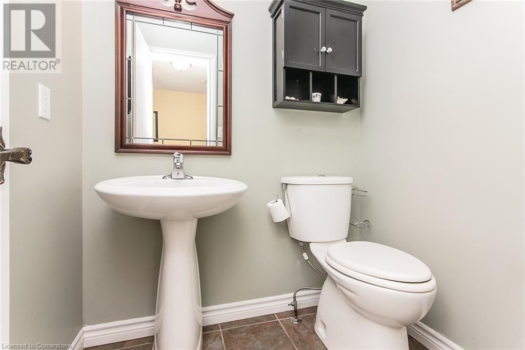 586 DRUMMERHILL CRESCENT Image 22