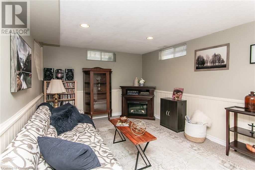 586 DRUMMERHILL CRESCENT Image 33