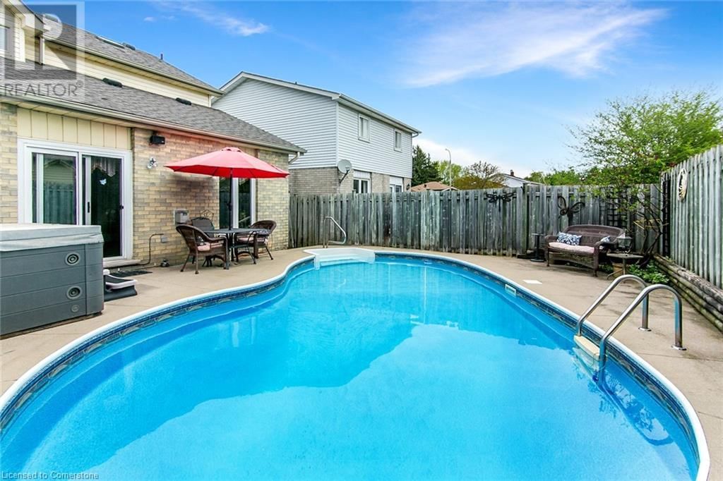 586 DRUMMERHILL CRESCENT Image 45
