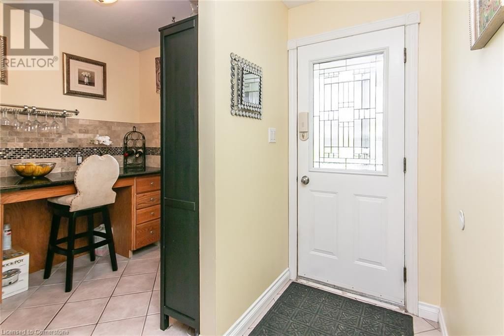 586 DRUMMERHILL CRESCENT Image 6