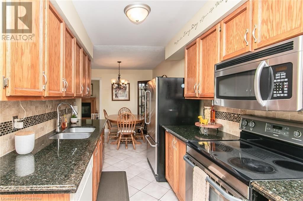 586 DRUMMERHILL CRESCENT Image 8