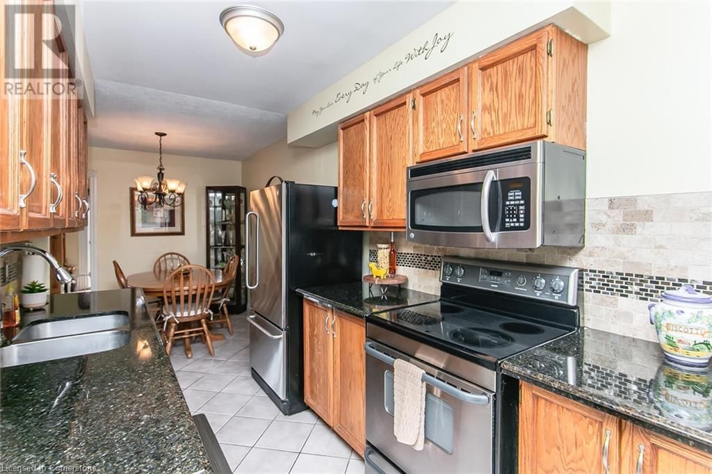 586 DRUMMERHILL CRESCENT Image 9