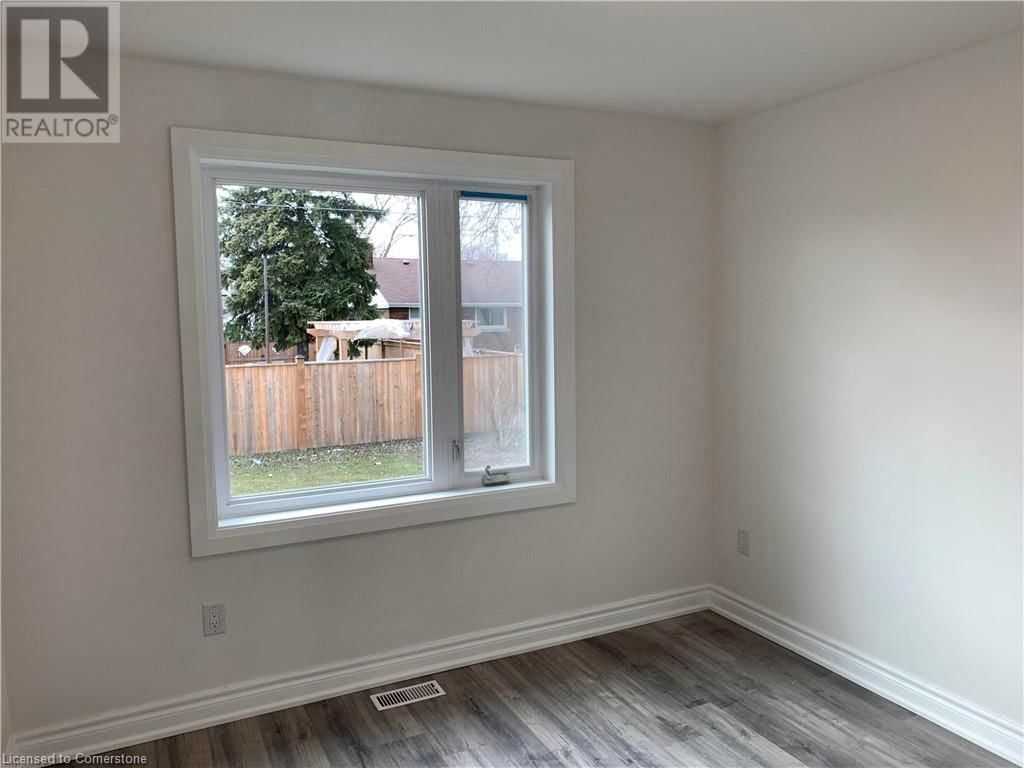 Upper - 114 WARREN AVENUE Image 8