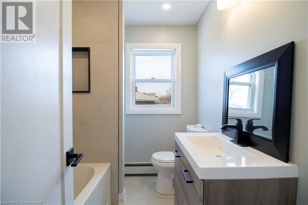 393 BOWEN ROAD Image 10