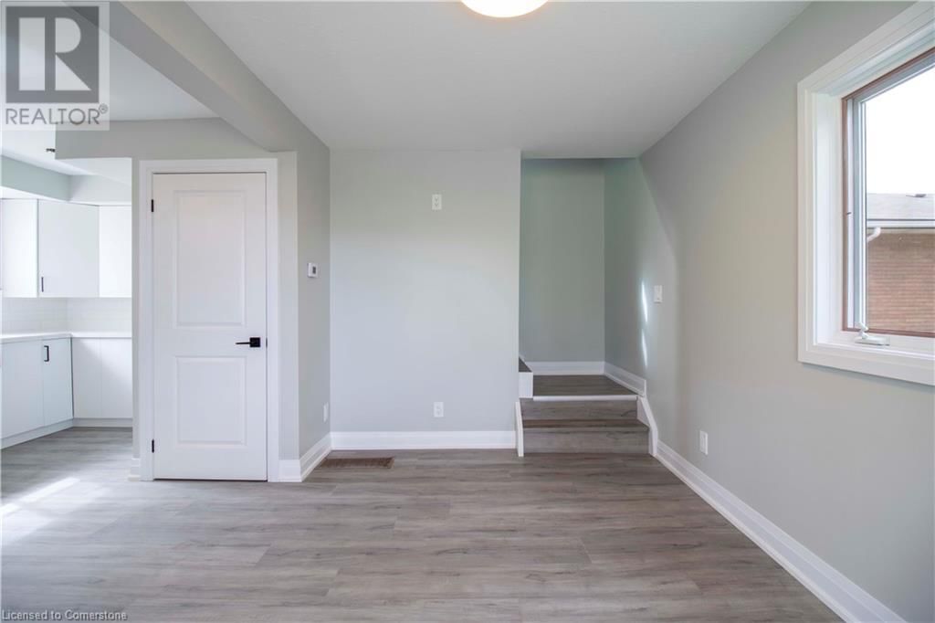 393 BOWEN ROAD Image 32