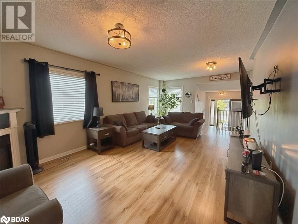 144 MAPLEWOOD DRIVE Image 10
