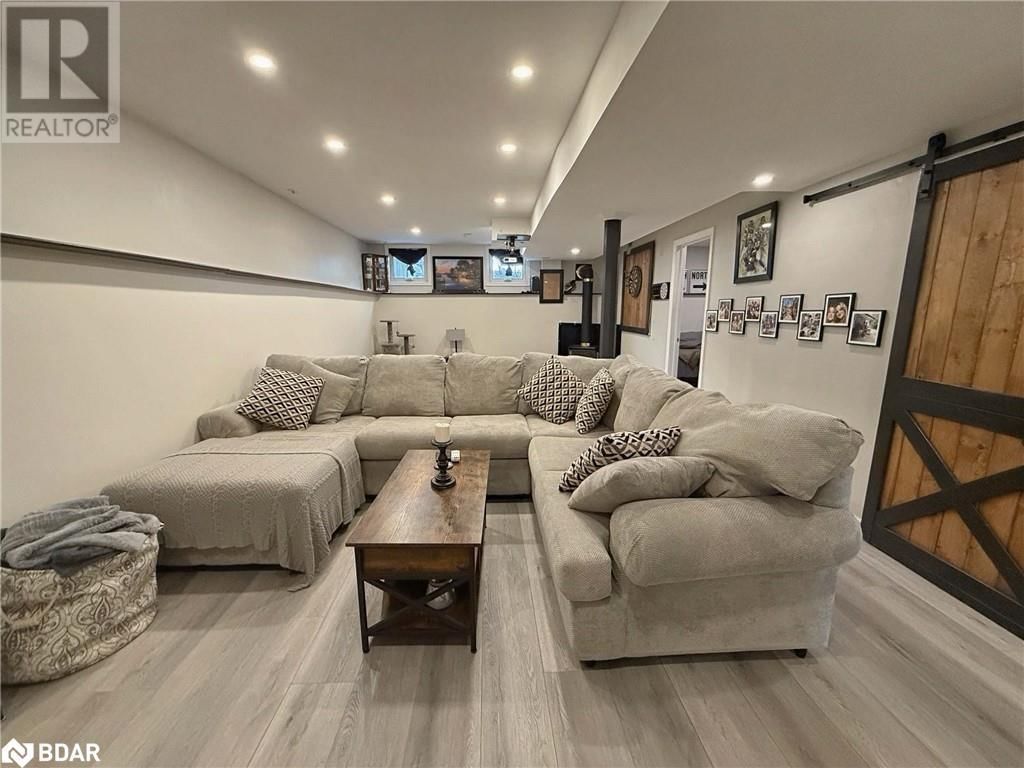 144 MAPLEWOOD DRIVE Image 29