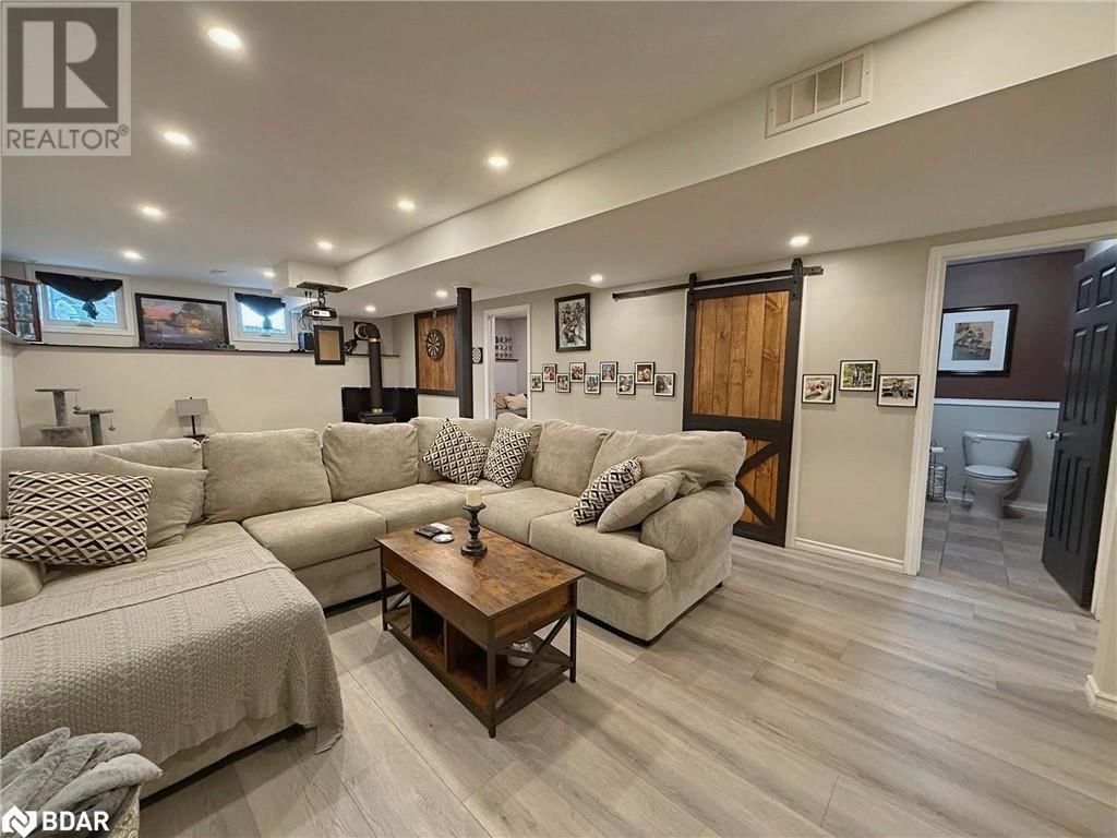 144 MAPLEWOOD DRIVE Image 30