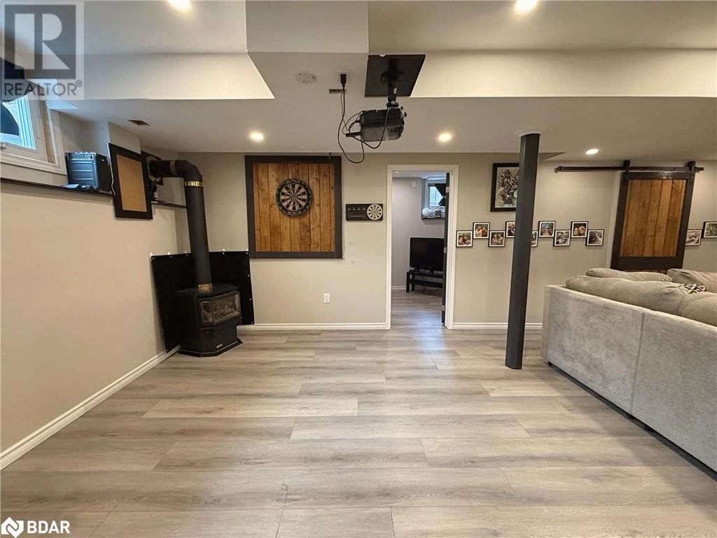 144 MAPLEWOOD DRIVE Image 32
