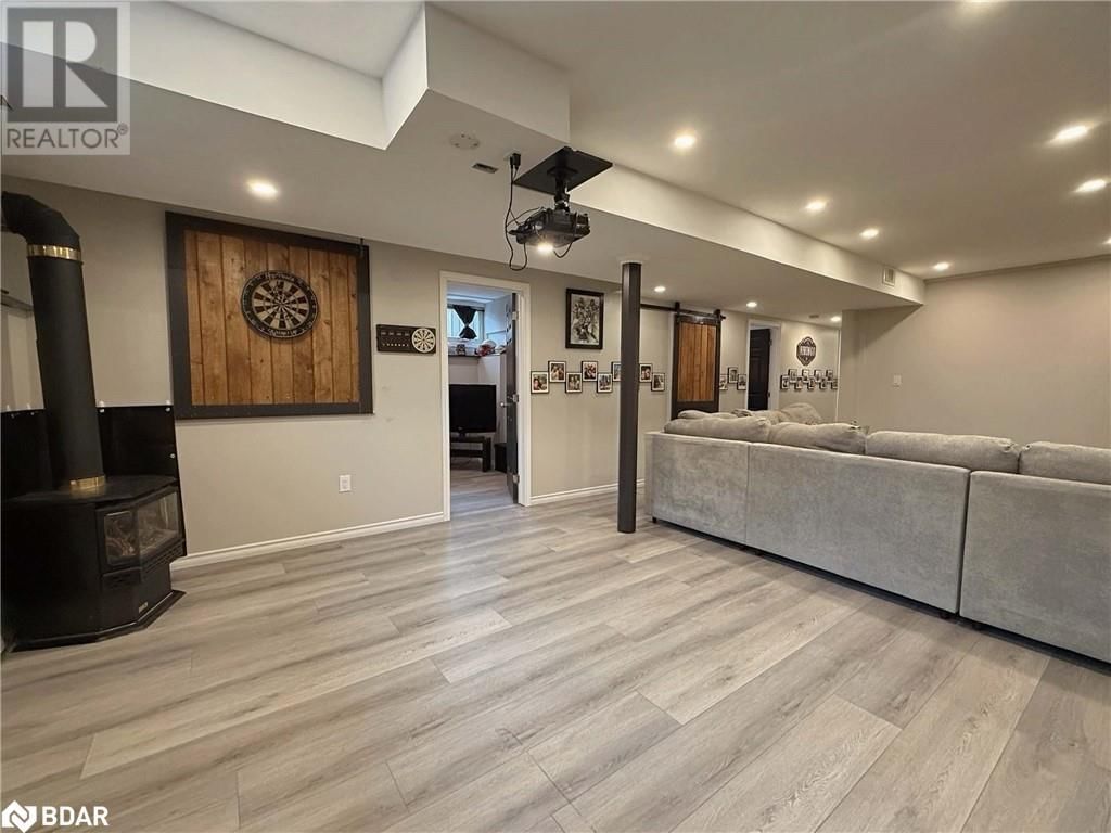144 MAPLEWOOD DRIVE Image 33