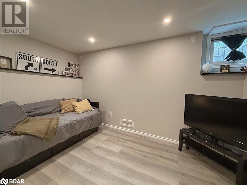 144 MAPLEWOOD DRIVE Image 34