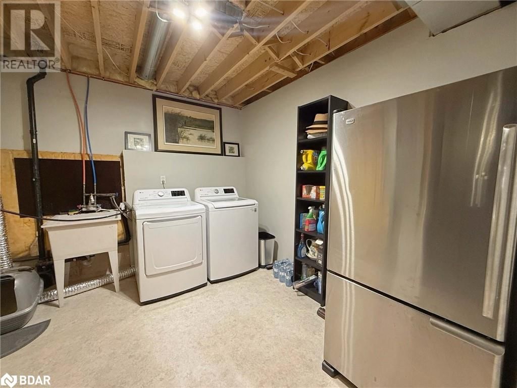 144 MAPLEWOOD DRIVE Image 40