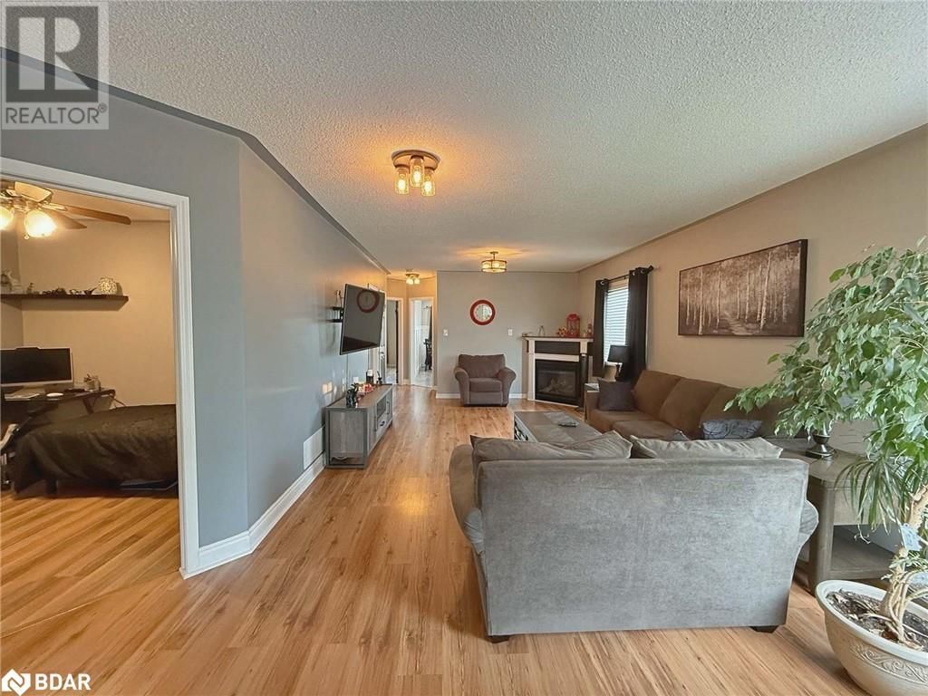 144 MAPLEWOOD DRIVE Image 8