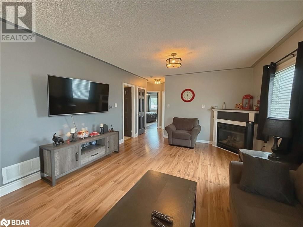 144 MAPLEWOOD DRIVE Image 9