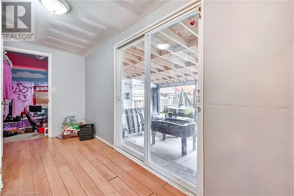 4674 RYERSON CRESCENT Image 25
