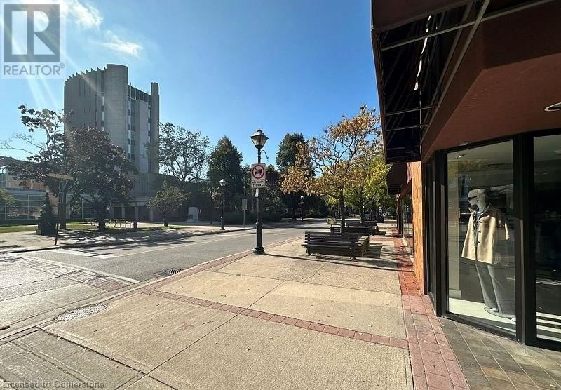 204 - 442 BRANT STREET Image 4