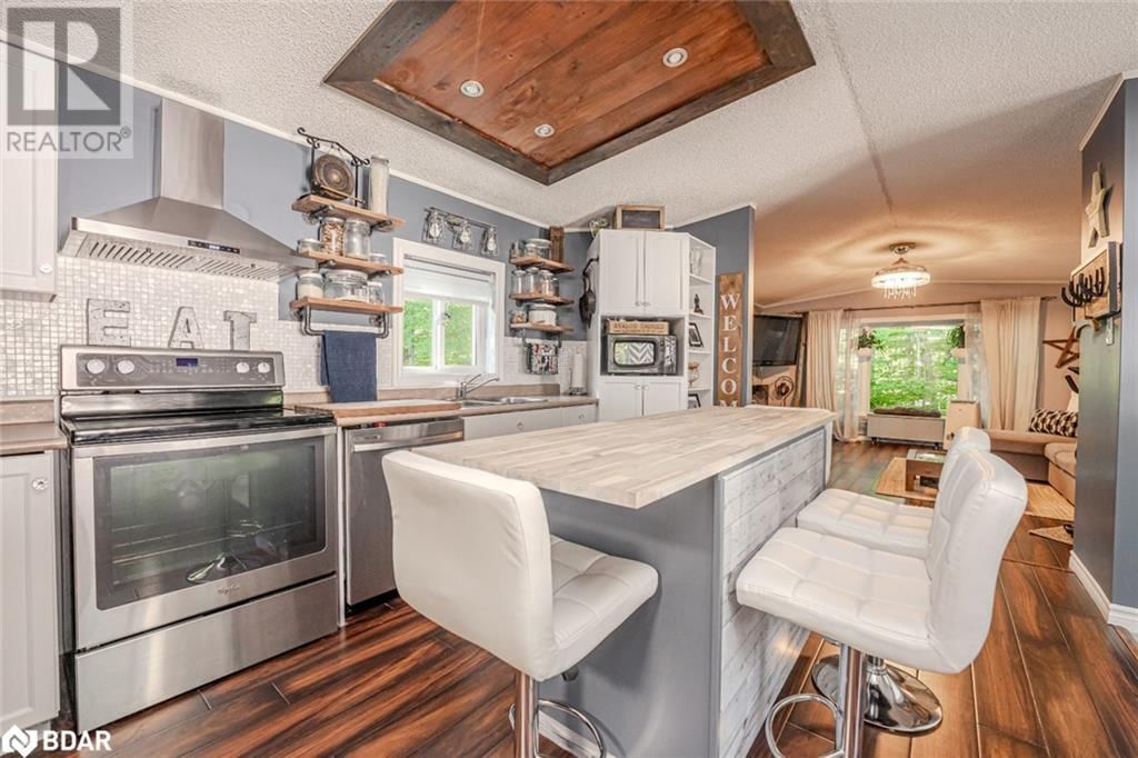 7498 ISLAND CRESCENT Image 3