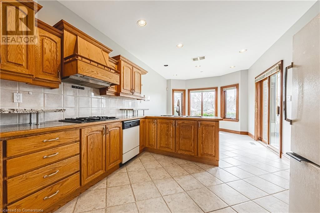 388 HEMLOCK AVENUE Image 14