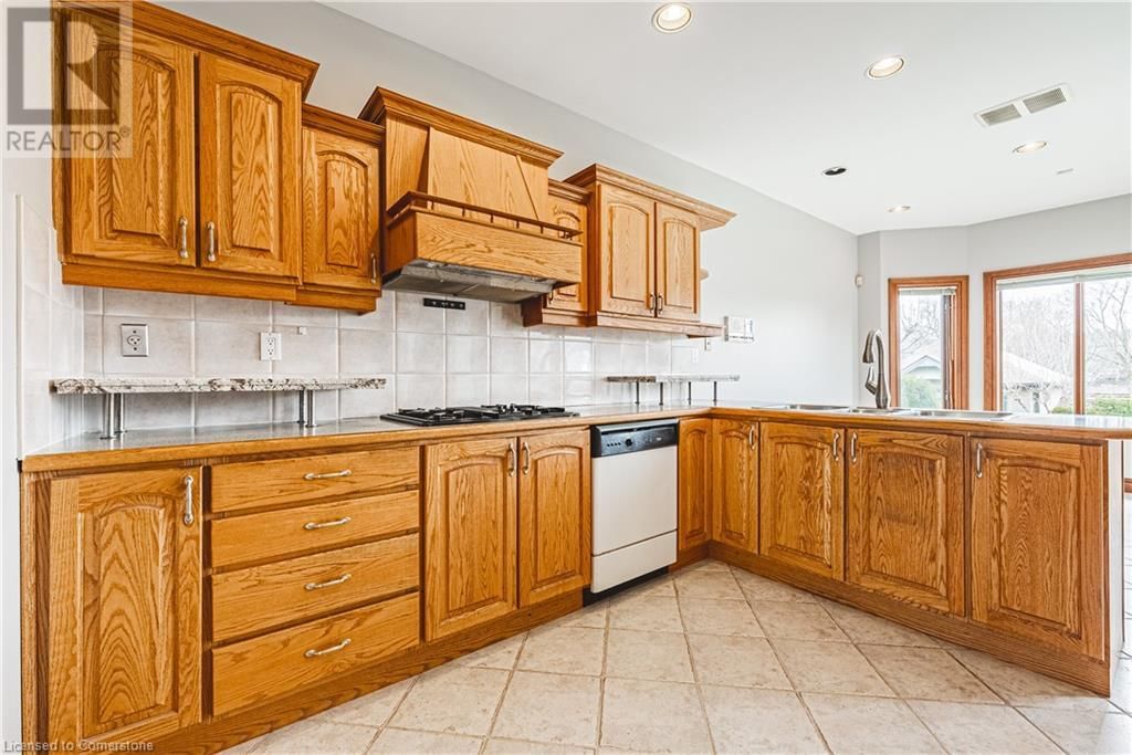 388 HEMLOCK AVENUE Image 25