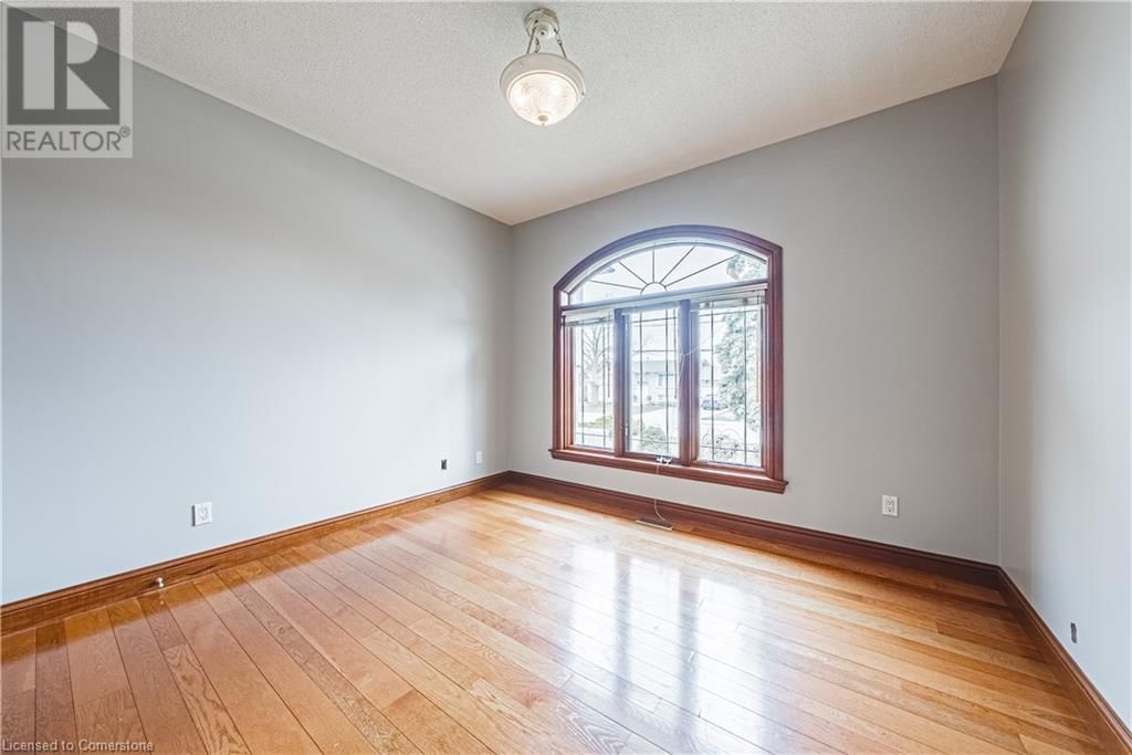 388 HEMLOCK AVENUE Image 30