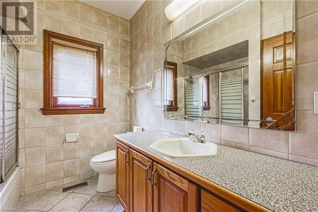 388 HEMLOCK AVENUE Image 32