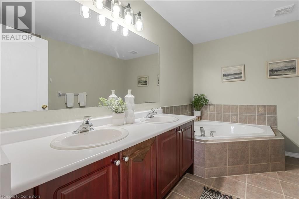 82 - 1489 HERITAGE WAY Image 19