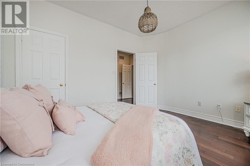 2946 SINGLETON COMMON Image 17