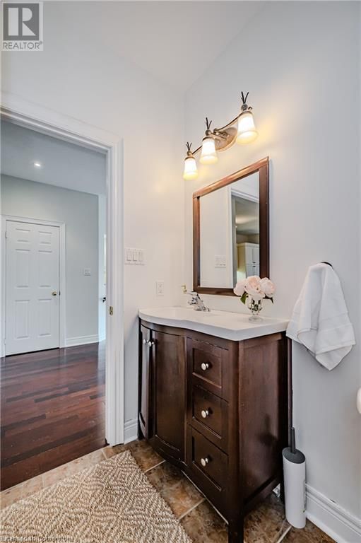 2946 SINGLETON COMMON Image 19