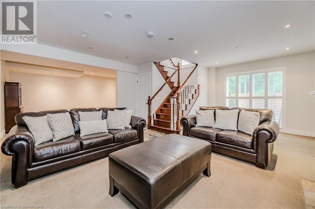 2946 SINGLETON COMMON Image 21