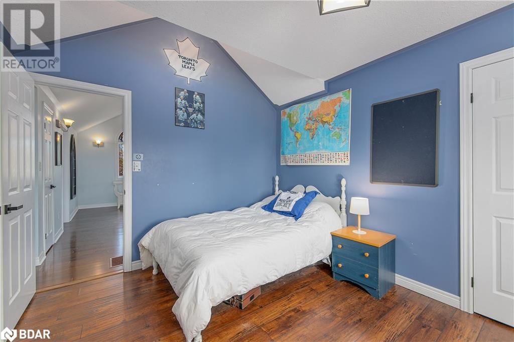 2 EVERGREEN LANE Image 33