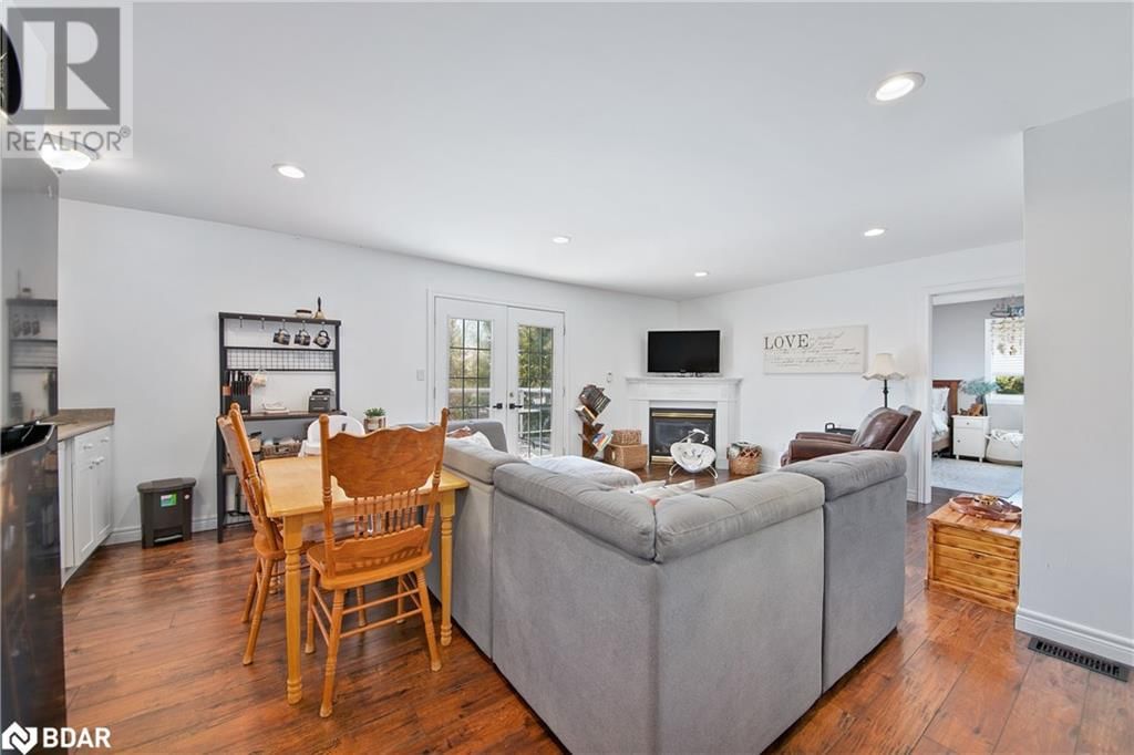 2 EVERGREEN LANE Image 34