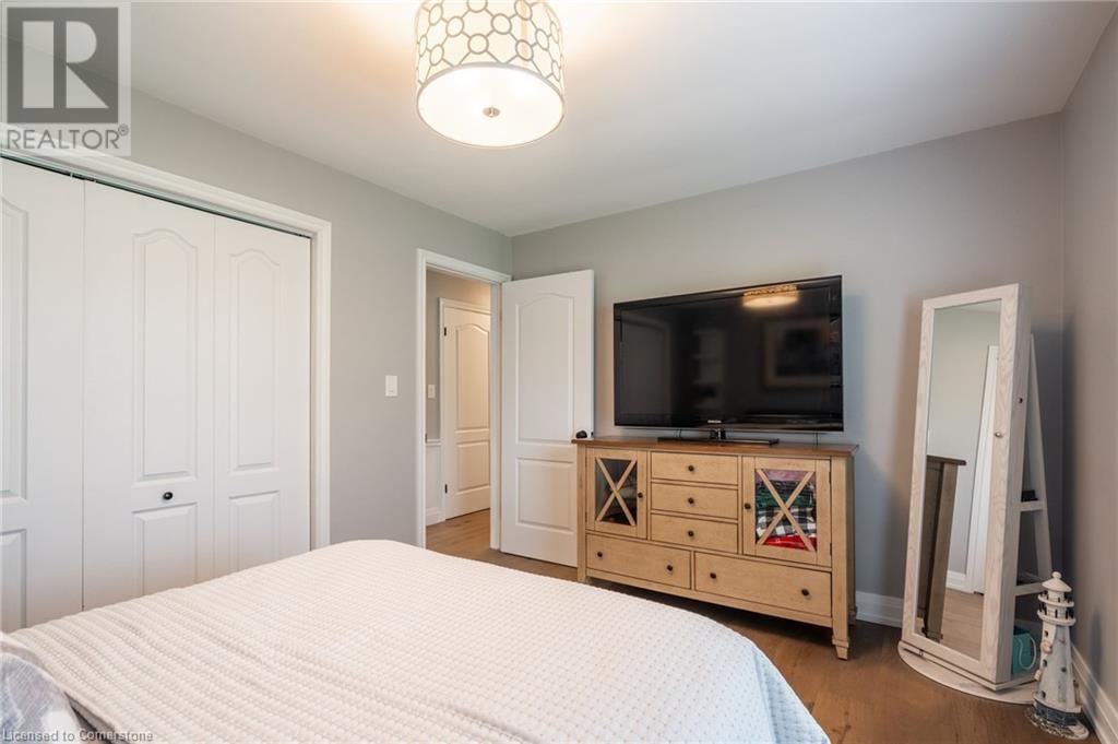 13 WOODEND DRIVE Image 22
