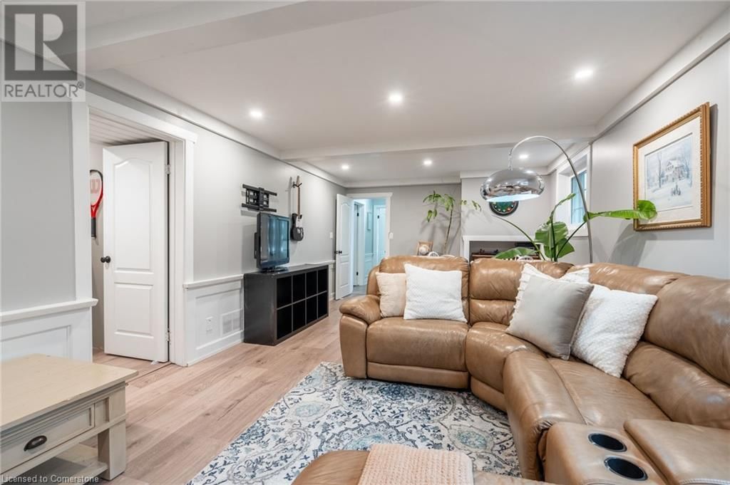 13 WOODEND DRIVE Image 31