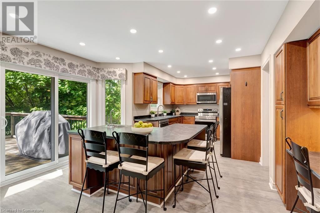 10 HUNTINGWOOD COURT Image 10