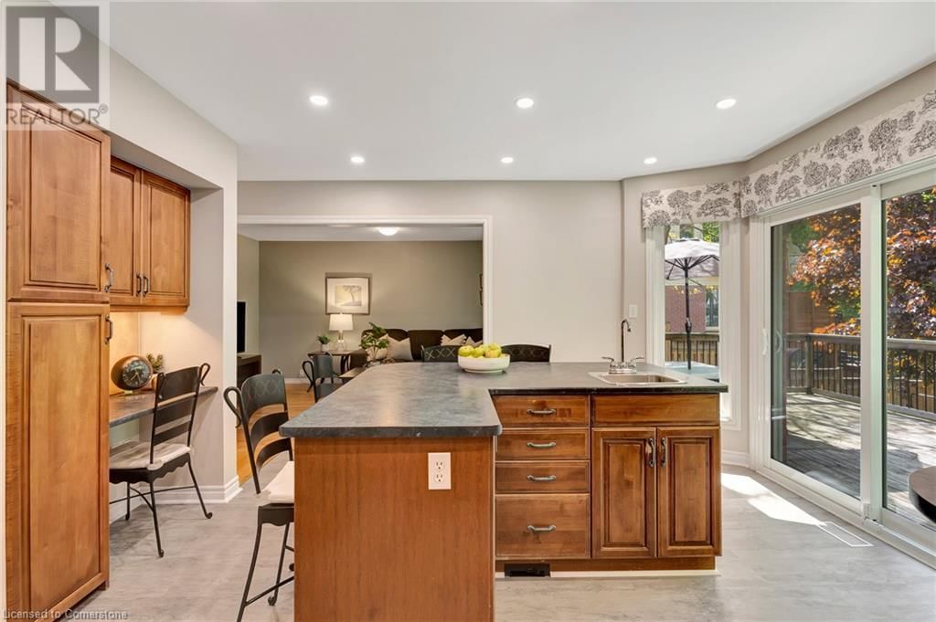 10 HUNTINGWOOD COURT Image 11