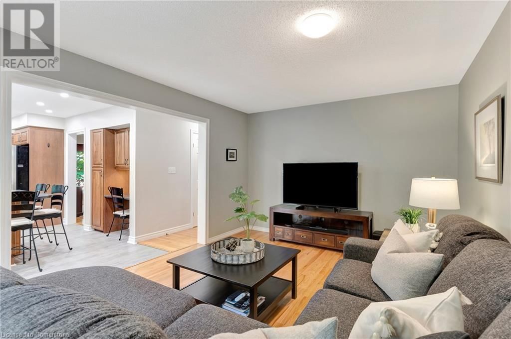 10 HUNTINGWOOD COURT Image 13