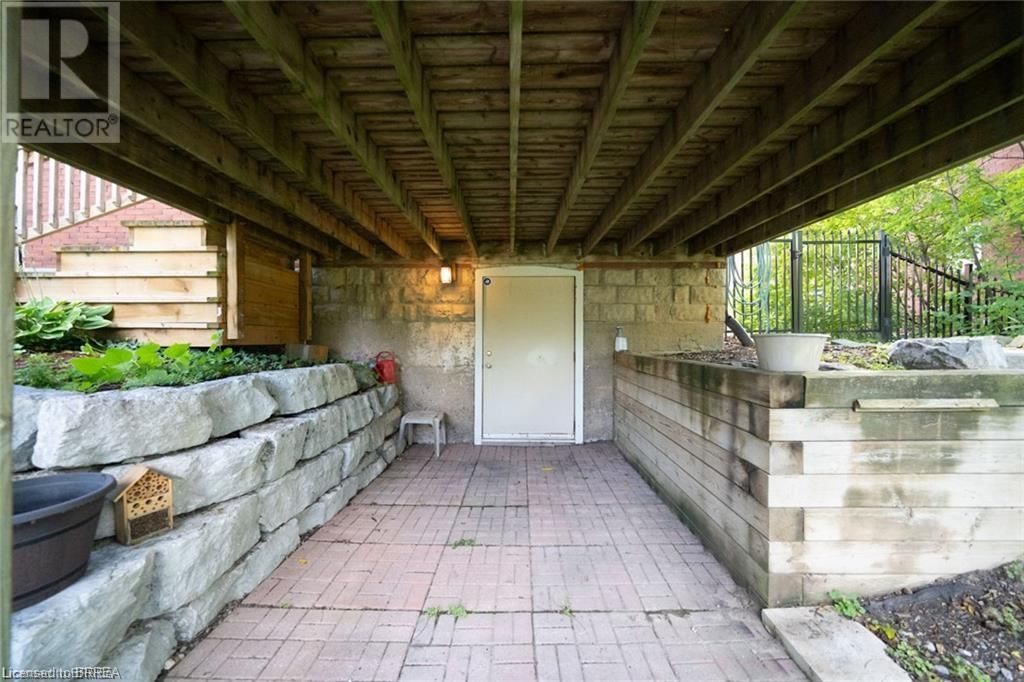 284 COLBORNE STREET NORTH Image 13