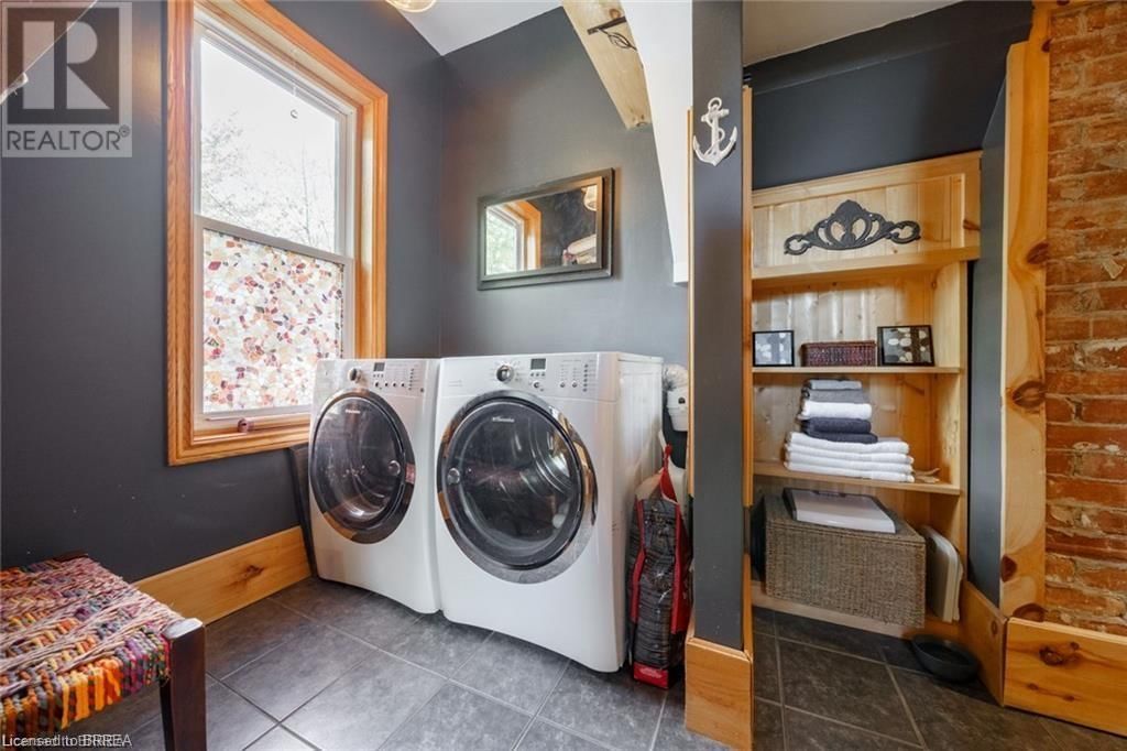 284 COLBORNE STREET NORTH Image 21