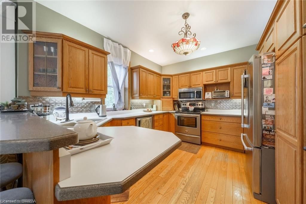 284 COLBORNE STREET NORTH Image 33