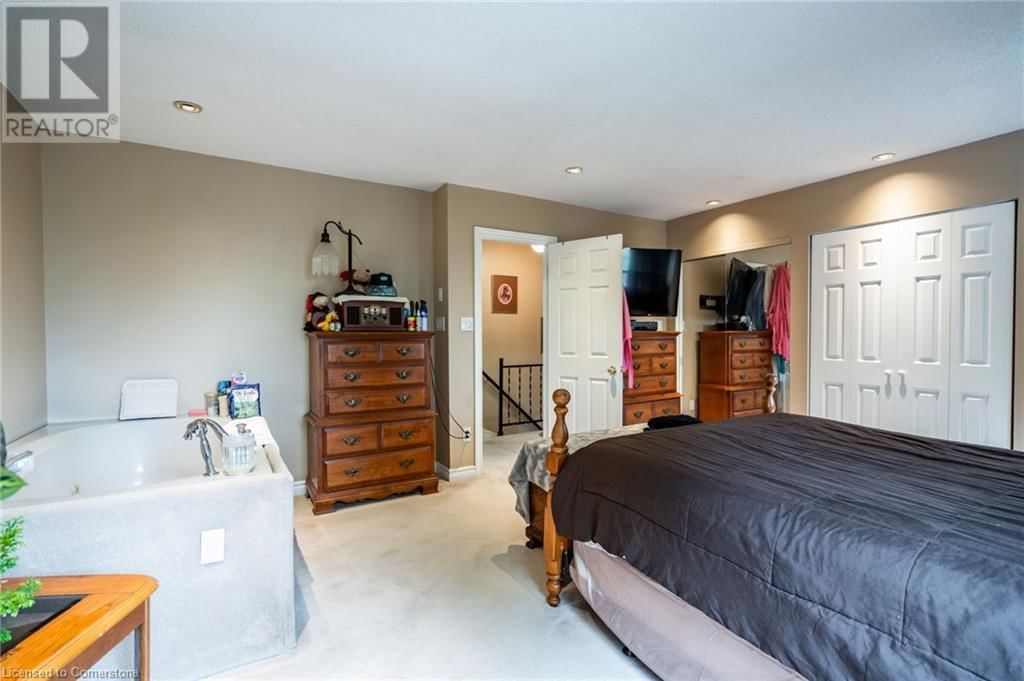 12 ROSSMORE AVENUE Image 23