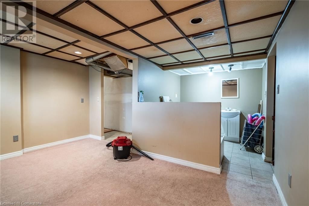 12 ROSSMORE AVENUE Image 32
