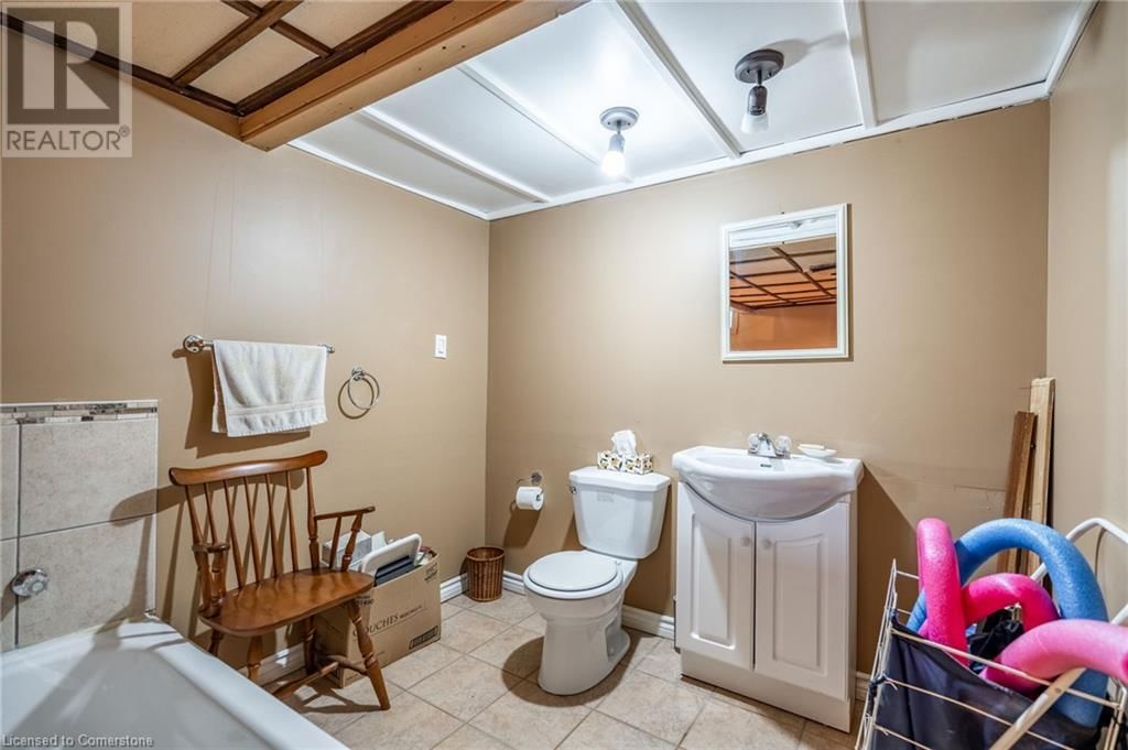 12 ROSSMORE AVENUE Image 33