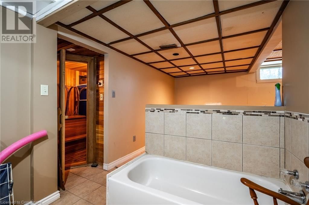 12 ROSSMORE AVENUE Image 34