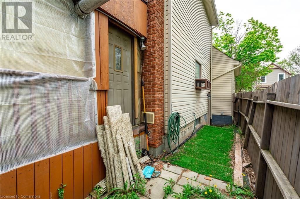 12 ROSSMORE AVENUE Image 42