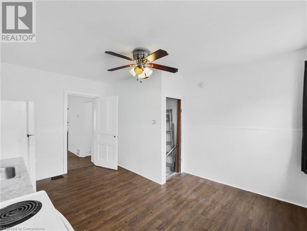 42 ELLIS AVENUE Image 12