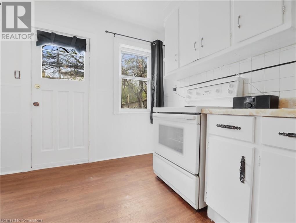 42 ELLIS AVENUE Image 14