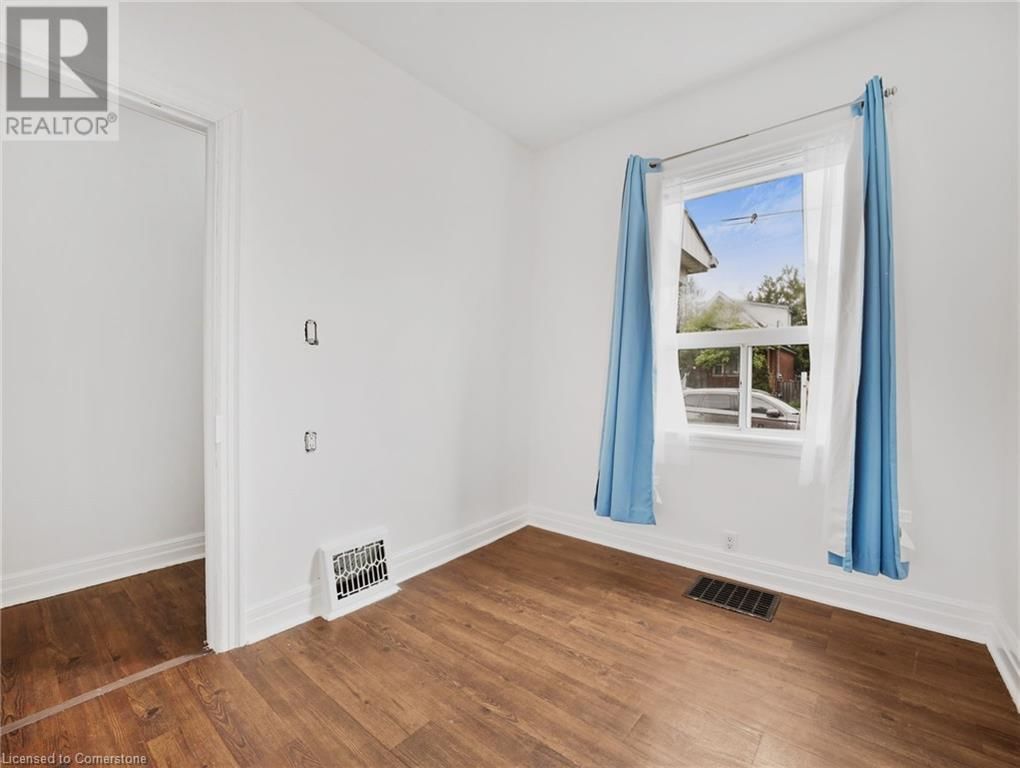 42 ELLIS AVENUE Image 5
